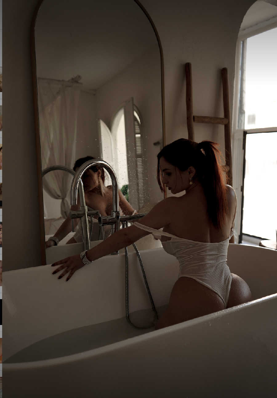 A playful frame from Miranda Faith nude — online in Samsun