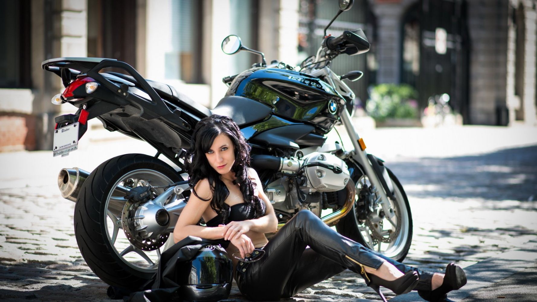 European women on bikes in Samsun