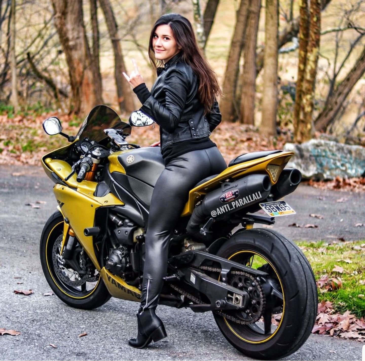 Sexy girl Brunettes on a motorcycle in Samsun