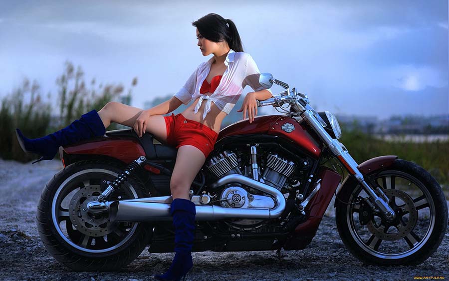 Beautiful girls and motorcycles in Samsun