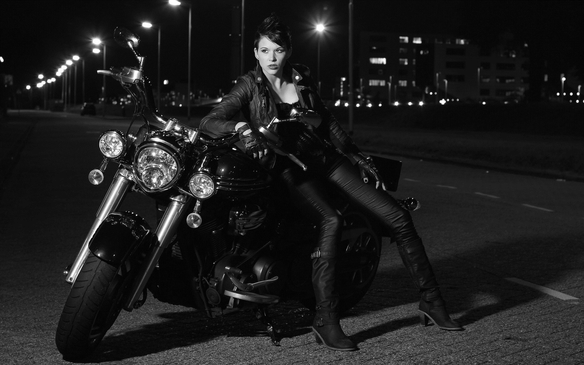 Photo Beautiful girls and motorcycles in Samsun