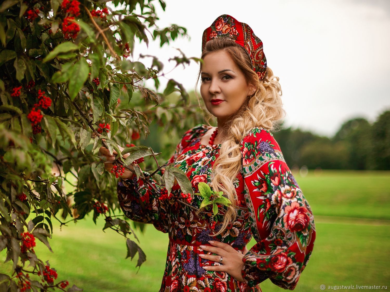 Women in Slavic costumes in Samsun
