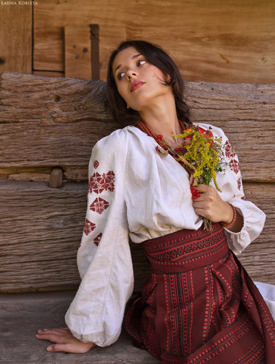 Girls in Slavic costumes in Samsun