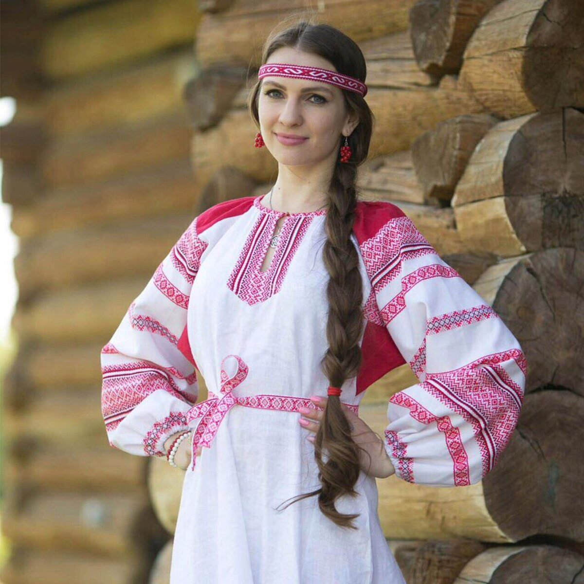Girls in Slavic costumes in Samsun