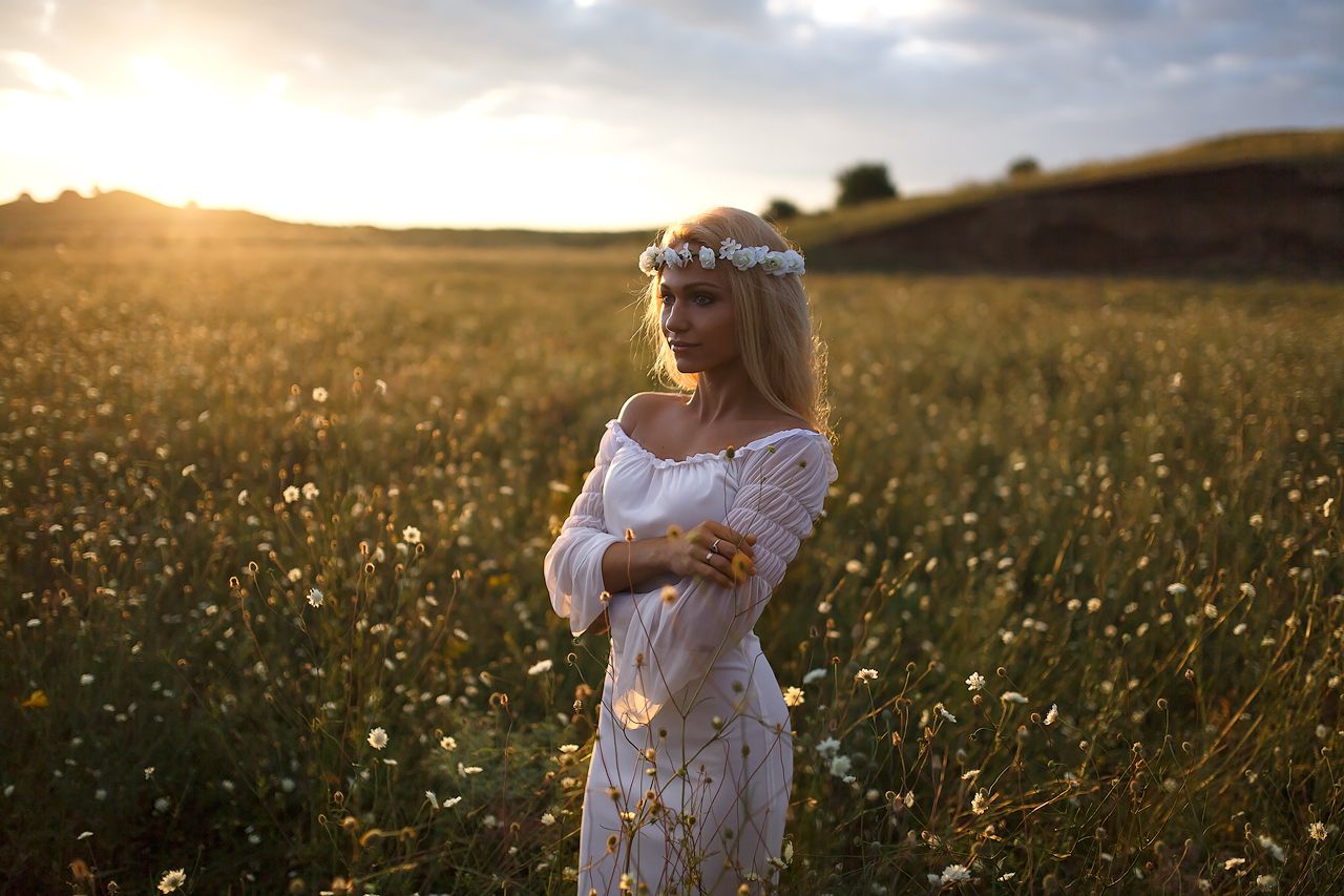 Girls in Slavic costumes in Samsun
