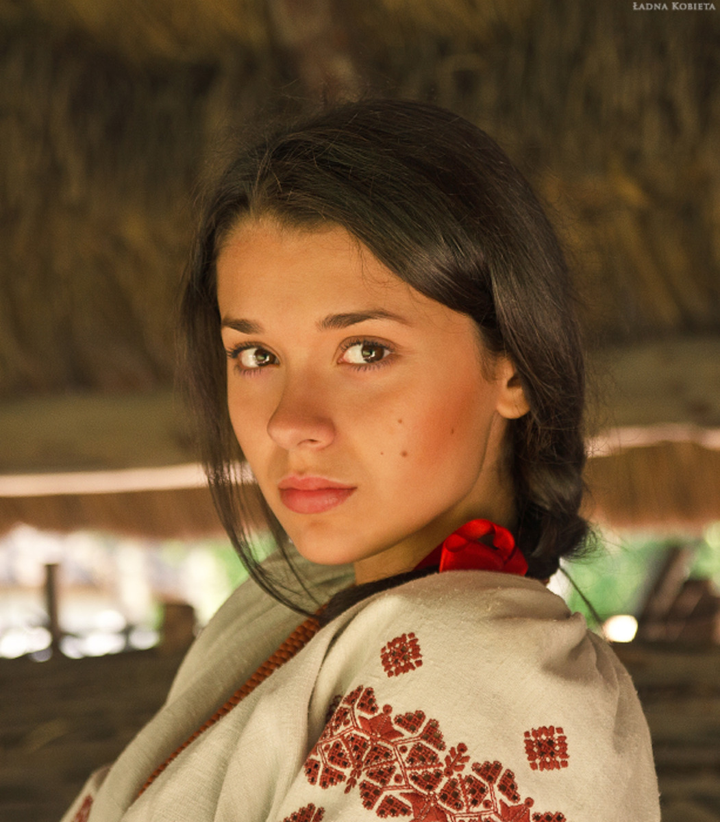 Girls in Slavic costumes in Samsun