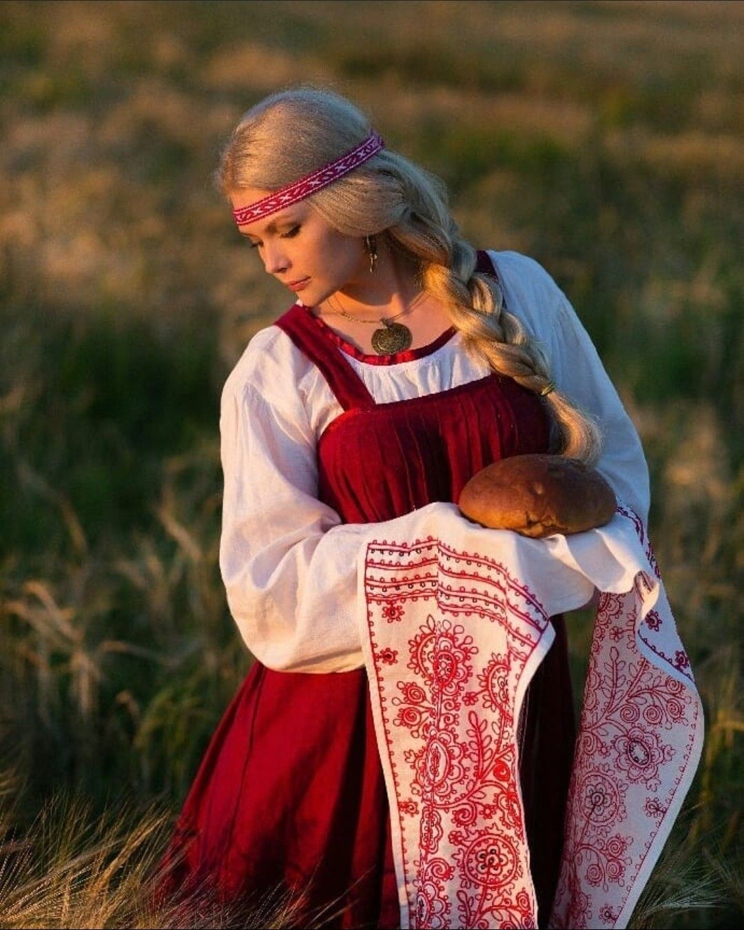 Girls in Slavic costumes in Samsun