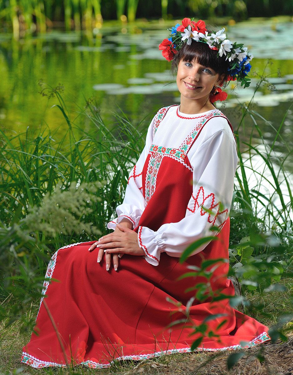 Beautiful girl Girls in Slavic costumes in Samsun