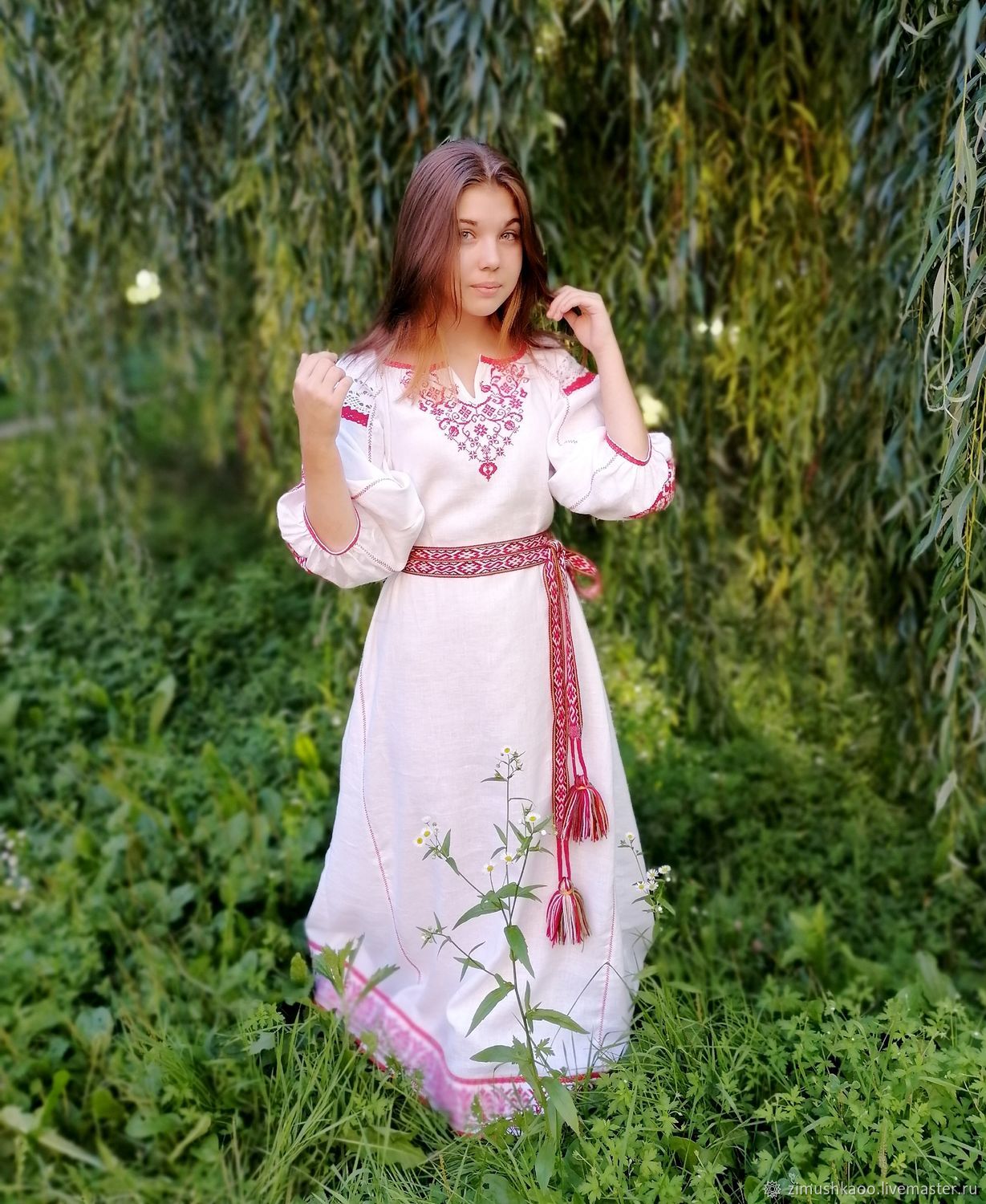 Girl Girls in Slavic costumes in Samsun
